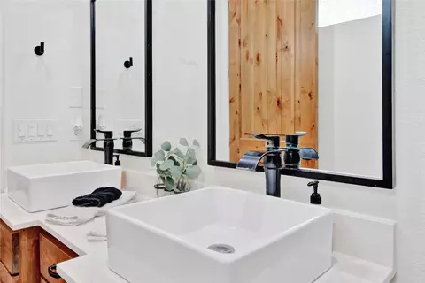 Bath - 1201 Brookside Dr, Denison, TX 75020 photo 4 of 4