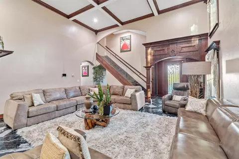1006 Manning St, Grand Prairie, TX 75051
