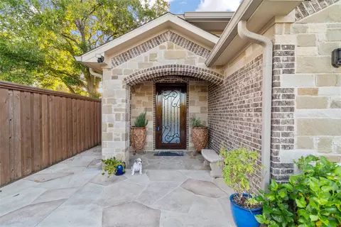 1006 Manning St, Grand Prairie, TX 75051