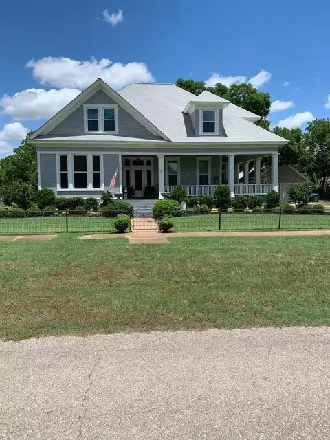 201 E Hayes Ave, Whitney, TX 76692