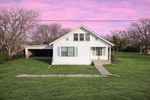 108 W Stroud St, Frost, TX 76641