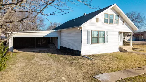 108 W Stroud St, Frost, TX 76641