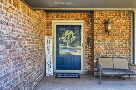 2206 Oak Forest Ct, Arlington, TX 76012