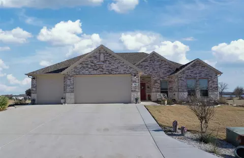 540 Islet Dr, Runaway Bay, TX 76426