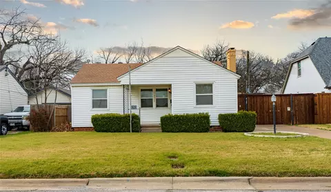 2512 Earl Ln, Fort Worth, TX 76107