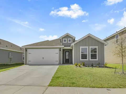 9949 Voyager Ln, Fort Worth, TX 76131