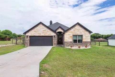 1306 E Apache Trl, Granbury, TX 76048