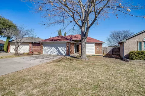 9016 Christopher Cir, Fort Worth, TX 76140