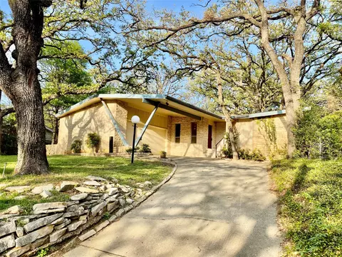 2013 Mill Creek Dr, Arlington, TX 76010