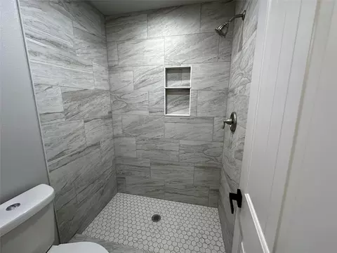 Bath - 317 N Clark St, Comanche, TX 76442 photo 4 of 10