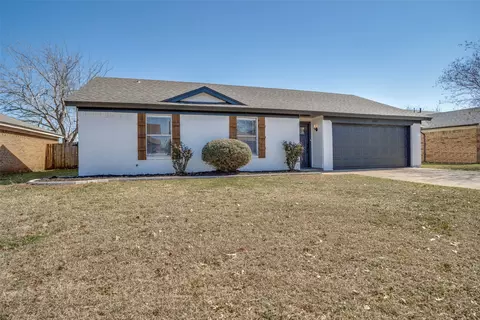 6009 Maple Springs Dr, Arlington, TX 76001