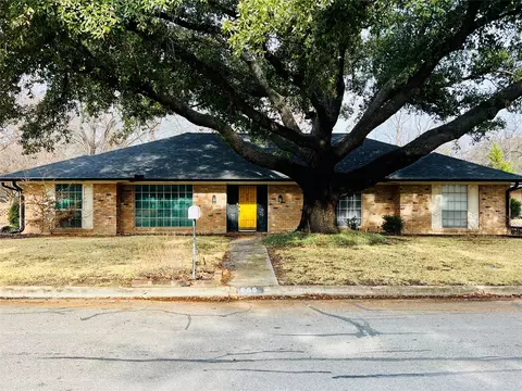 809 Brook Hollow St, Brownwood, TX 76801