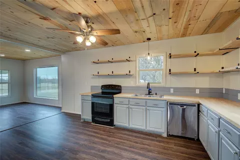 Kitchen - 6976 Fm 71, Commerce, TX 75428 photo 2 of 2