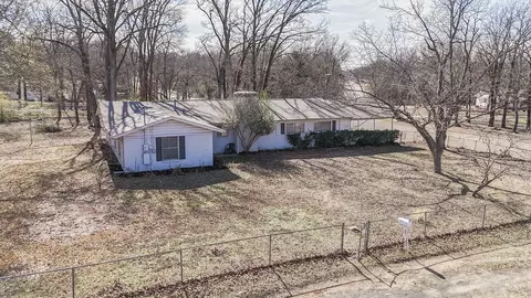619 W Elm St, Canton, TX 75103