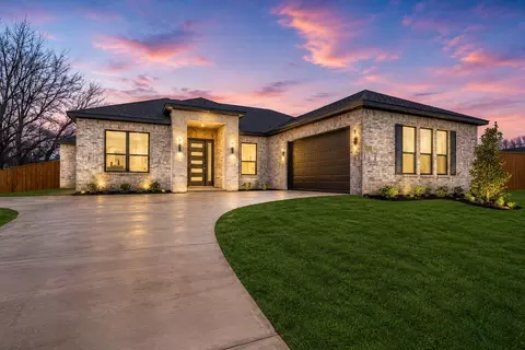 903 Urban Dr, Desoto, TX 75115