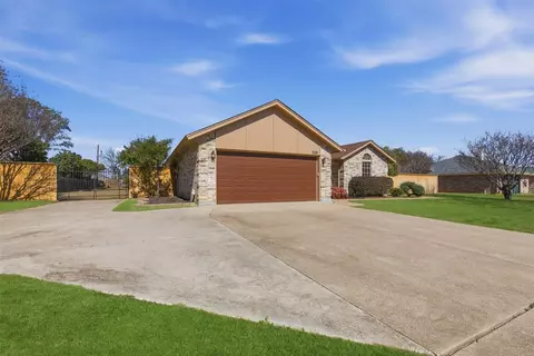 320 Randy Rd, Roanoke, TX 76262