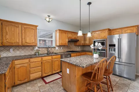 Kitchen - 4010 Bluffpoint Rd, Rowlett, TX 75088 photo 2 of 3