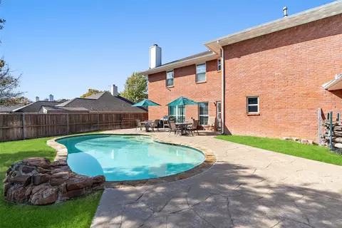 Exterior - 4010 Bluffpoint Rd, Rowlett, TX 75088 photo 2 of 8