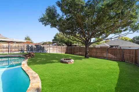 Exterior - 4010 Bluffpoint Rd, Rowlett, TX 75088 photo 3 of 8