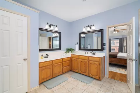 Bath - 4010 Bluffpoint Rd, Rowlett, TX 75088 photo 4 of 5