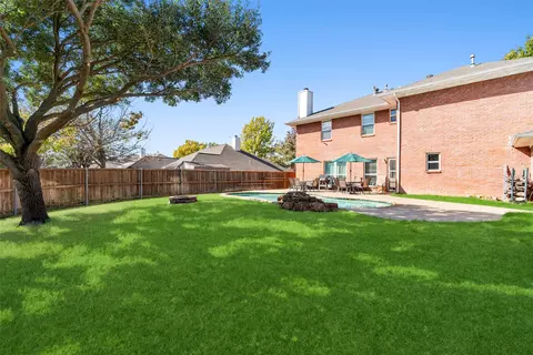 Exterior - 4010 Bluffpoint Rd, Rowlett, TX 75088 photo 4 of 8