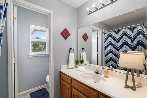 Bath - 4010 Bluffpoint Rd, Rowlett, TX 75088 photo 5 of 5