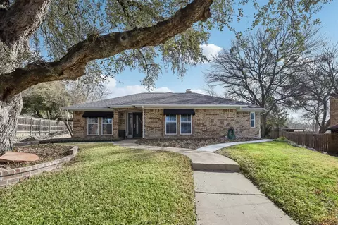 8548 Woodridge Ct, Fort Worth, TX 76179