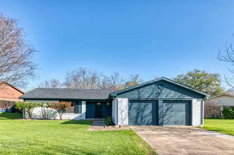 1721 S Timber Ct, Benbrook, TX 76126