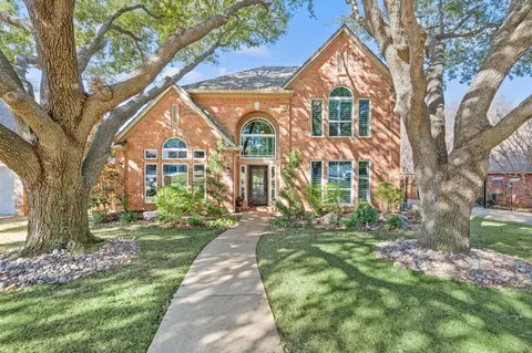 1093 Woodbriar Dr, Grapevine, TX 76051