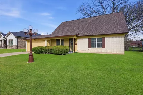 6805 Wagonet Rd, Forest Hill, TX 76140
