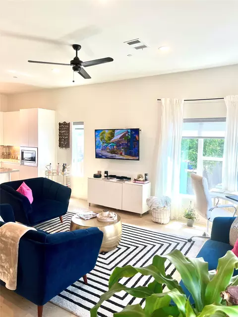 1505 N Garrett Ave #204, Dallas, TX 75206