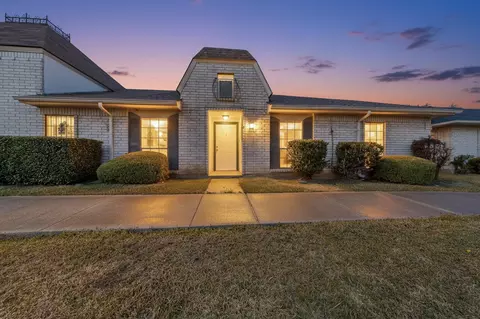 8 W Townhouse Ln #32, Grand Prairie, TX 75052