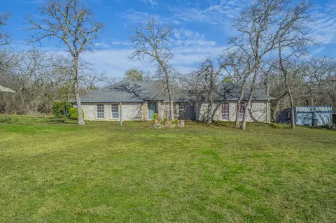 1011 Barry Ln, Cleburne, TX 76031