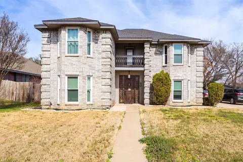 203 Hillside Dr, Kennedale, TX 76060