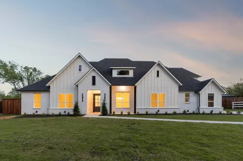 3710 Castle Dr, Rowlett, TX 75089