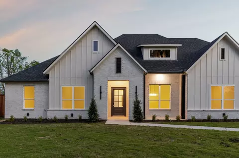 3710 Castle Dr, Rowlett, TX 75089