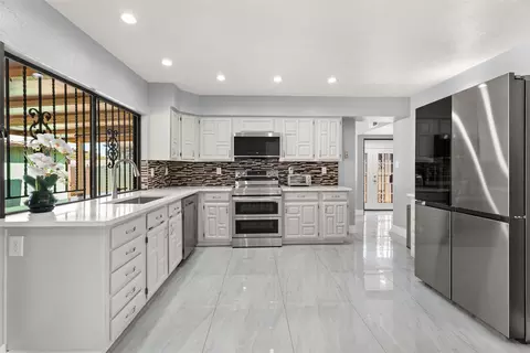 3025 Tres Logos Ln, Dallas, TX 75228