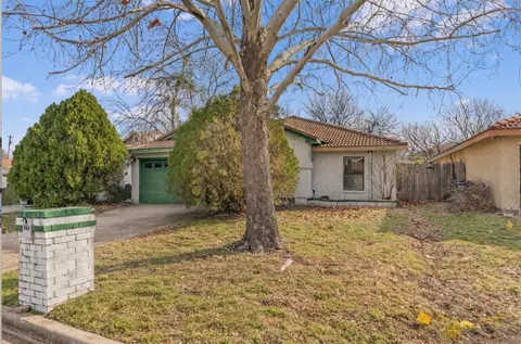 2317 Sundrop Ct, Fort Worth, TX 76108
