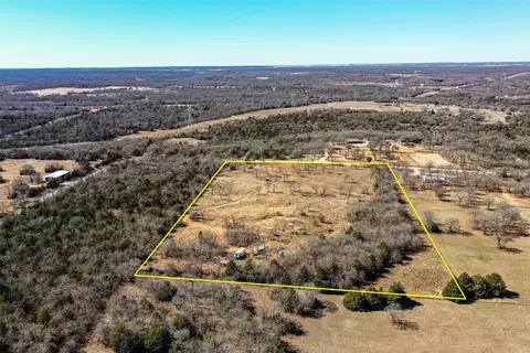 594 Carter Lake Dr, Bowie, TX 76230