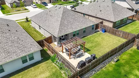702 Stampede Ln, Princeton, TX 75407