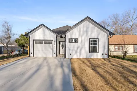 1202 N Breckenridge St, Ennis, TX 75119
