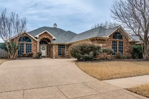 7928 Fox Chase Dr, Arlington, TX 76001