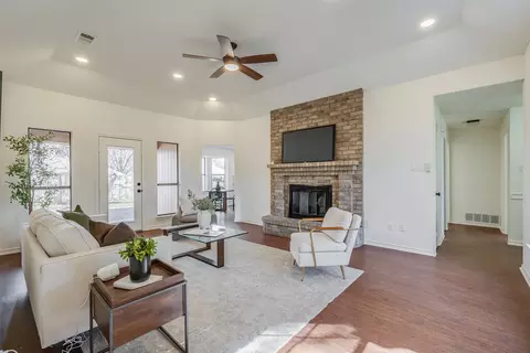 7908 Moss Rock Dr, Fort Worth, TX 76123