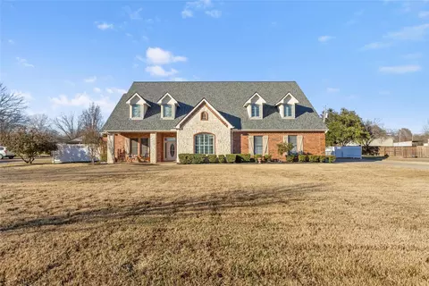 143 Southwood Dr, Burleson, TX 76028