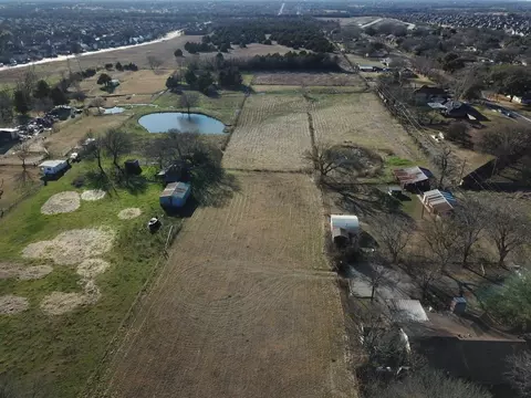 2121 S Hampton Rd, Glenn Heights, TX 75154