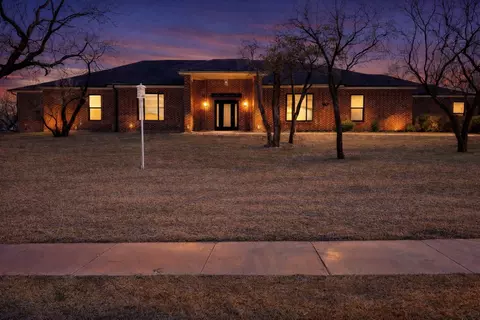2541 Town View Dr, Cedar Hill, TX 75104