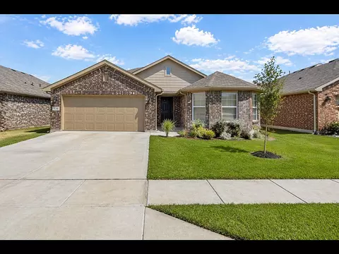 220 Abingdon St, Azle, TX 76020