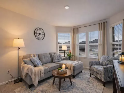 220 Abingdon St, Azle, TX 76020