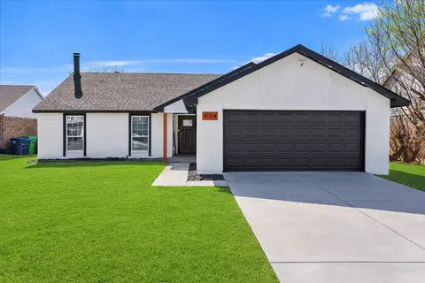 4104 Huckleberry Dr, Fort Worth, TX 76137