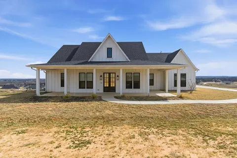 1024 Agnes N, Springtown, TX 76082